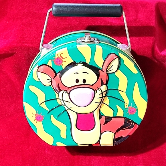 Tigger Vintage Lunch box /tote metal - Picture 1 of 11